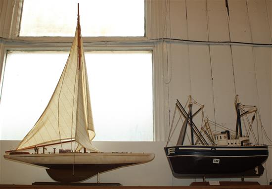 2 model boats